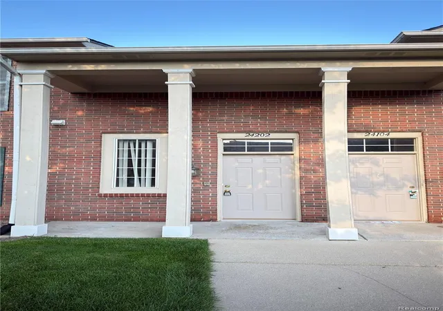 24202-chesapeake-cir-walled-lake-mi-48390/hzid_d50efa85
