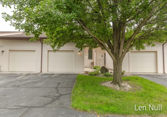 2742-stonebluff-dr-sw-wyoming-mi-49519/hzid_a9904895
