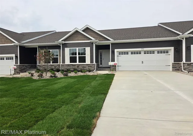 852-oakwood-cir-42-fenton-mi-48430/hzid_fcf8d5f6