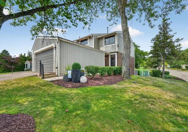 1060-bristol-ct-northville-mi-48167/hzid_69464e44
