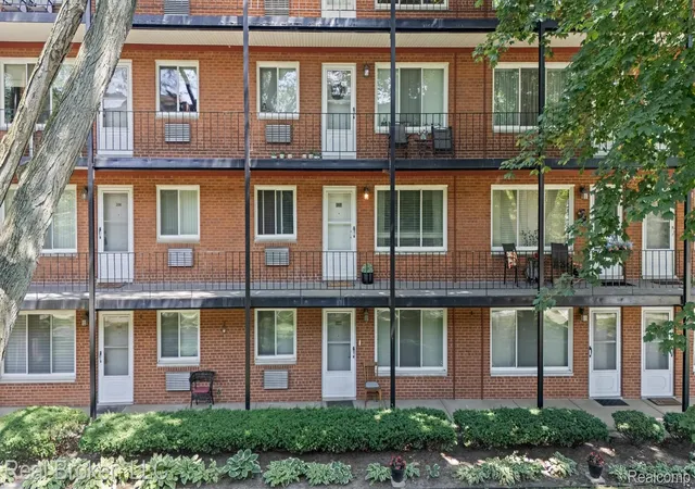2915-w-13-mile-rd-207-royal-oak-mi-48073/hzid_dd712ade