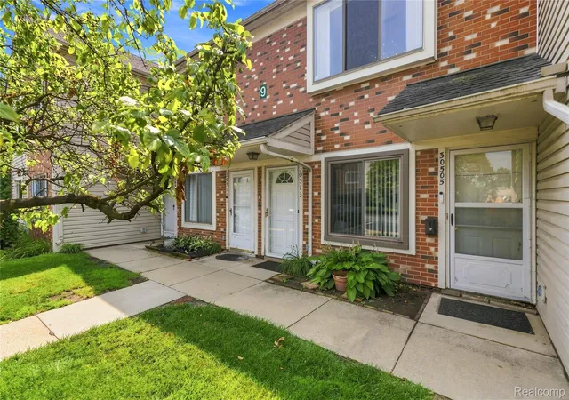 30513-hidden-pines-ln-roseville-mi-48066/hzid_d65e7e92