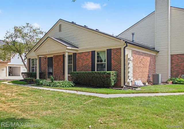 1489-dover-hl-n-walled-lake-mi-48390/hzid_34d333bb