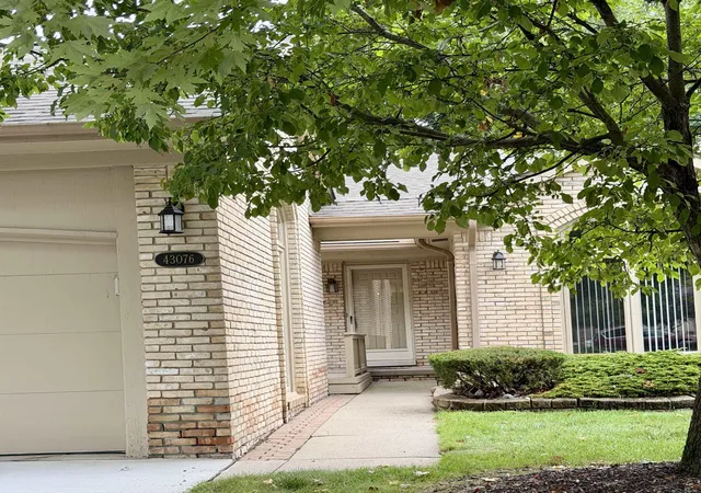 43076-w-kirkwood-dr-clinton-township-mi-48038/hzid_ce9fe408