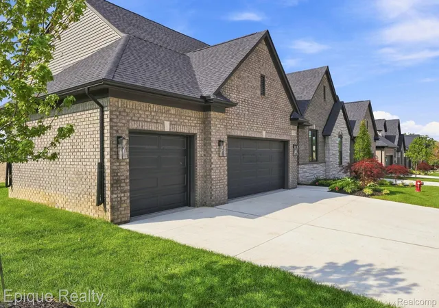 3333-cornerstone-dr-68-orionchartertownship-oakland-mi-48360/hzid_7436656c
