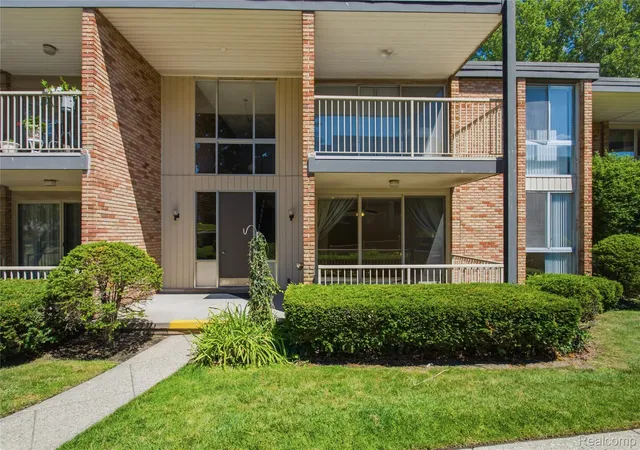 4041-w-maple-rd-e102-bloomfield-hills-mi-48301/hzid_4270976b