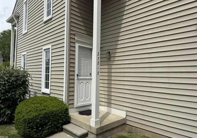 37515-stonegate-cir-clinton-township-mi-48036/hzid_65cce63c