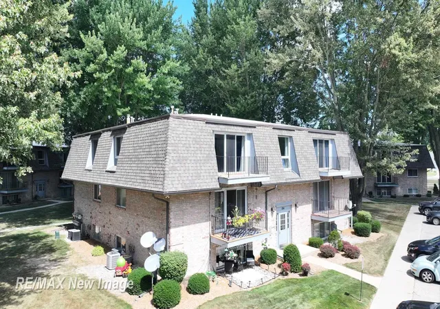 104-provincial-ct-saginawchartertownship-saginaw-mi-48638/hzid_37d95c47