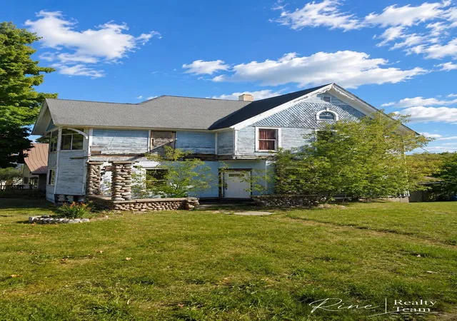 41-marquette-ave-crystal-falls-mi-49920/hzid_ae8e2b06