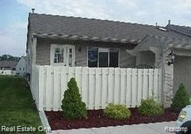 61745-valley-forge-dr-1-southlyoncity-oakland-mi-48178/hzid_44f92e16