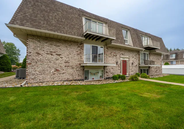 3618-lakeshore-dr-8-stjosephchartertownship-berrien-mi-49085/hzid_3f7a5e67