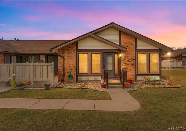 40526-newport-dr-plymouthchartertownship-wayne-mi-48170/hzid_d5a0843b