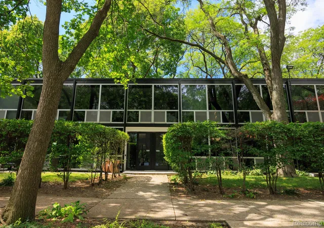 1363-nicolet-pl-detroit-mi-48207/hzid_390021c2