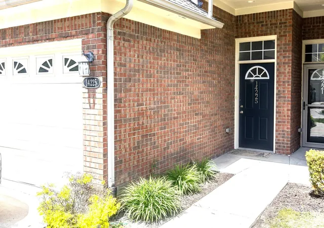 14225-shadywood-dr-sterlingheightscity-macomb-mi-48312/hzid_e891960d