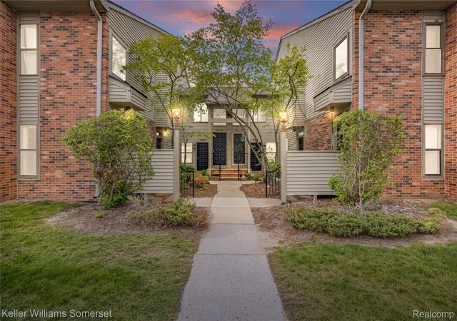 20745-indian-crk-dr-farmington-hills-mi-48335/hzid_a2a47460