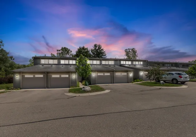 690-peninsula-ct-ann-arbor-mi-48105/hzid_88904b99