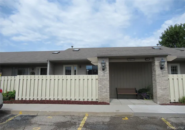 62341-arlington-cir-3-south-lyon-mi-48178/hzid_5392ff21