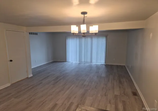 15940-w-11-mile-rd-southfield-mi-48076/hzid_34c495f8