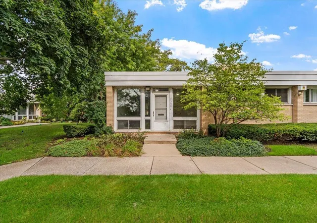 1551-chateaufort-pl-detroit-mi-48207/hzid_2481479c