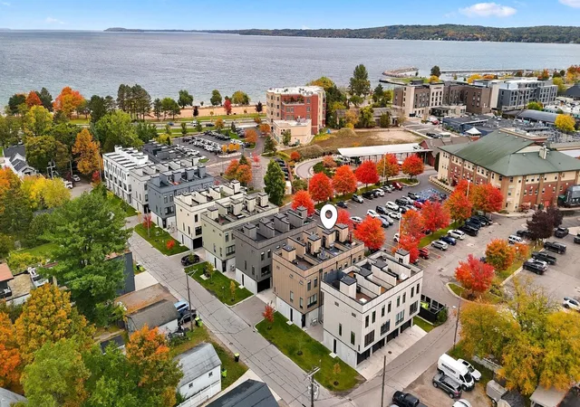 124-gillis-st-traverse-city-mi-49684/hzid_e2e559ff