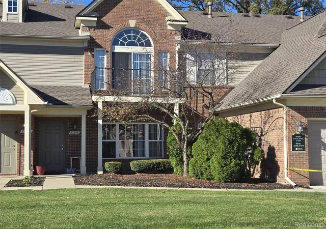 27253-hidden-oaks-dr-brownstownchartertownship-wayne-mi-48183/hzid_e22b7326
