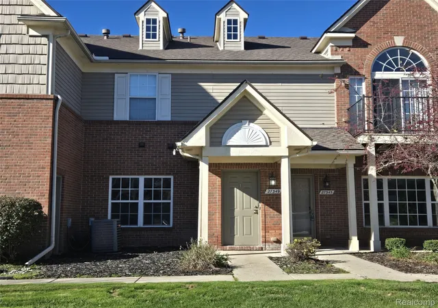 27349-hidden-oaks-dr-trenton-mi-48183/hzid_28ac1331