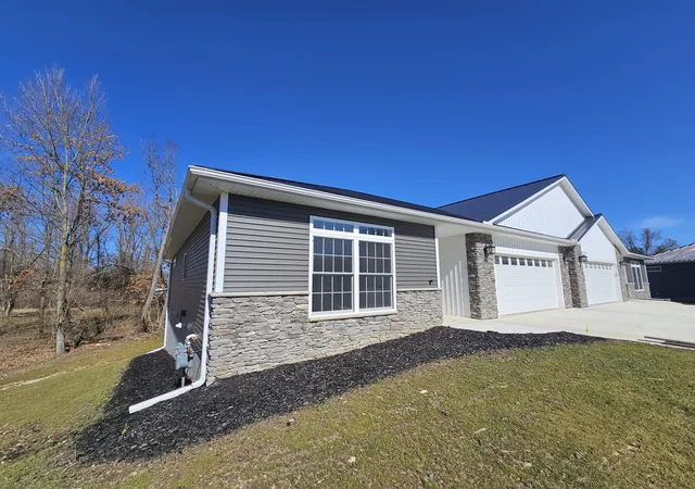 233-auseon-ct-hillsdale-mi-49242/hzid_6b8e0888