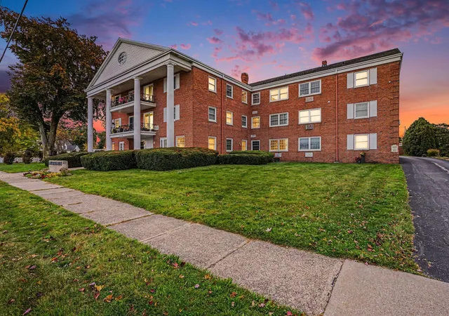 1249-lakeshore-dr-328-muskegon-mi-49441/hzid_716142fe