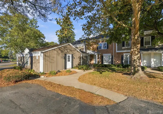 2612-e-williamsburg-cir-auburn-hills-mi-48326/hzid_a7ae5331