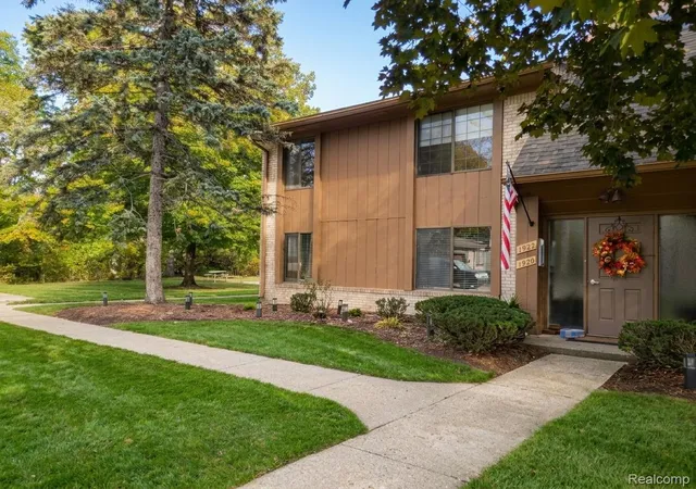 1922-white-birch-ct-rochester-hills-mi-48309/hzid_56d3bc5f