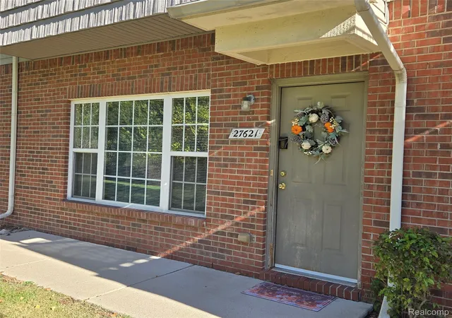 27621-hidden-oaks-dr-trenton-mi-48183/hzid_34952145