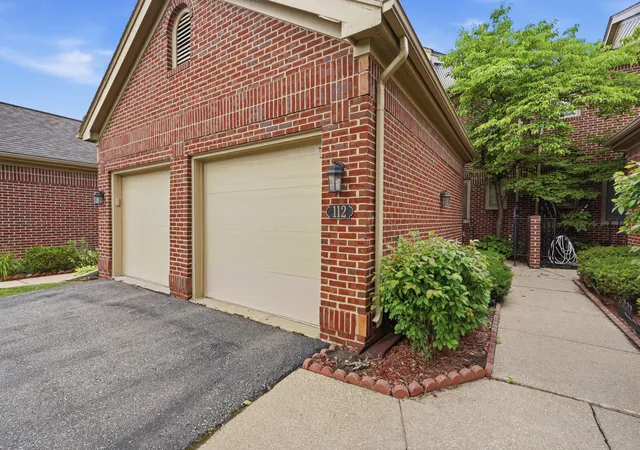 112-ponds-view-dr-ann-arbor-mi-48103/hzid_75bd4fef
