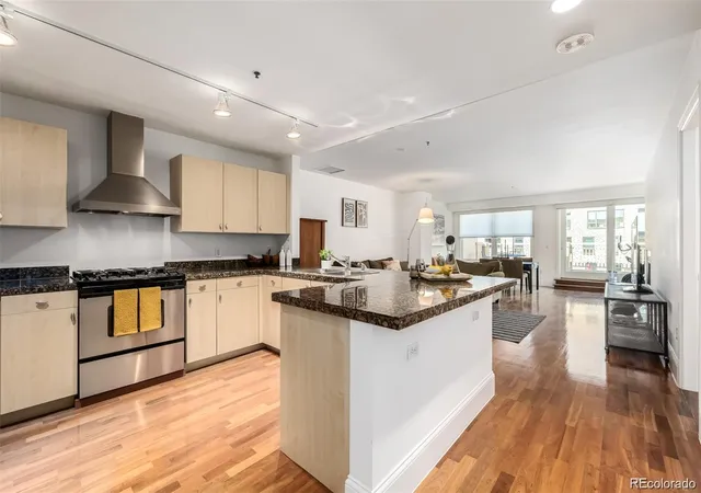1560-blake-st-810-denver-co-80202/hzid_9b6488bb