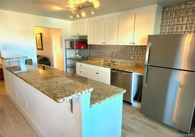 2880-s-locust-st-302n-denver-co-80222/hzid_5ad7c4be