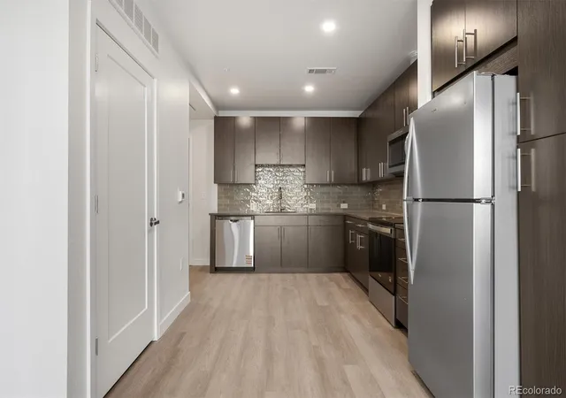 639-29th-st-211-denver-co-80205/hzid_1b4a2b40