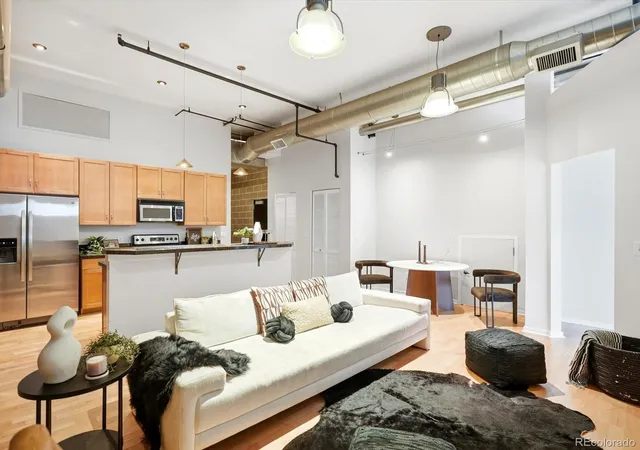 2142-curtis-st-102-denver-co-80205/hzid_35001264