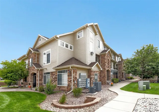431-black-feather-loop-820-castle-rock-co-80104/hzid_8a221561