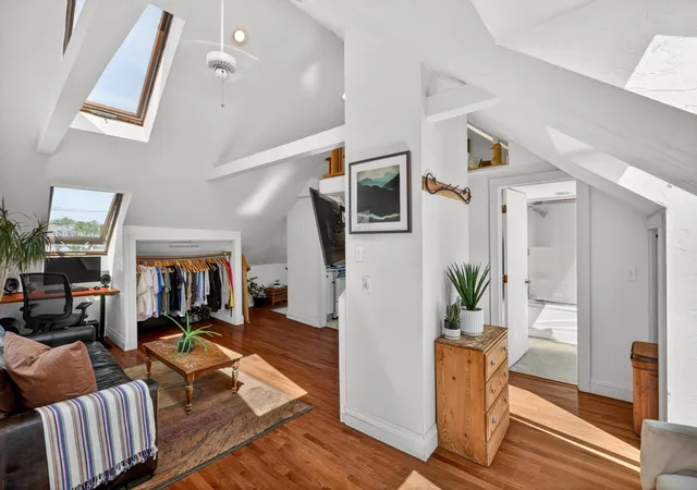 127-bradford-st-unit-4-provincetown-ma-02657/hzid_6121f7ba
