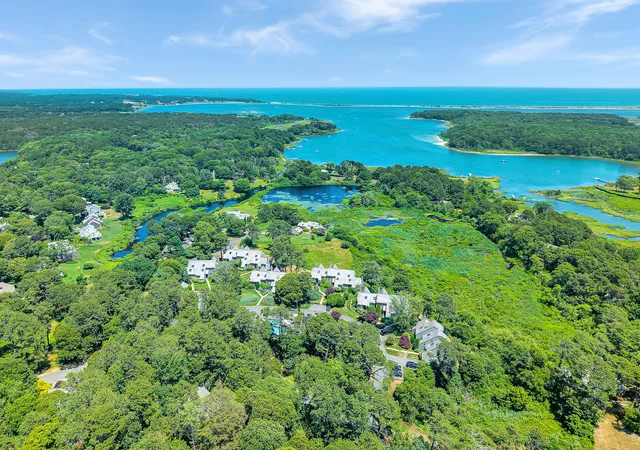 40-hidden-cove-rd-unit-2-oak-bluffs-ma-02557/hzid_c78ad88d