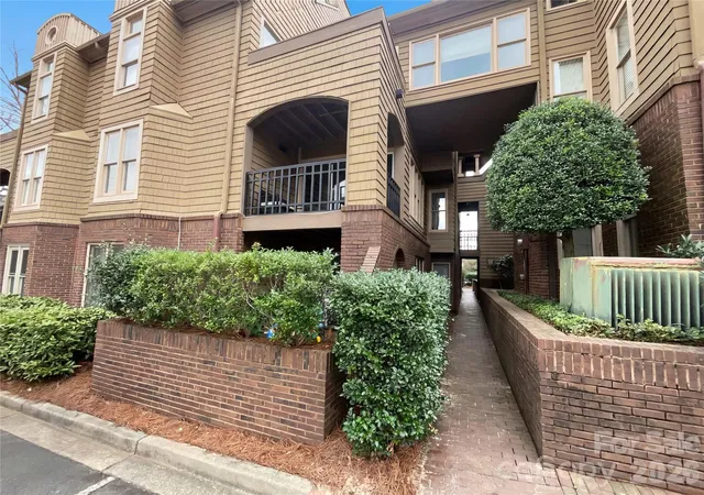 1101-e-morehead-st-33-charlotte-nc-28204/hzid_2f113f07