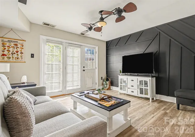 1201-green-oaks-ln-charlotte-nc-28205/hzid_6363b821