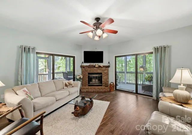 3509-mountain-top-wy-hendersonville-nc-28739/hzid_5c1ccacb