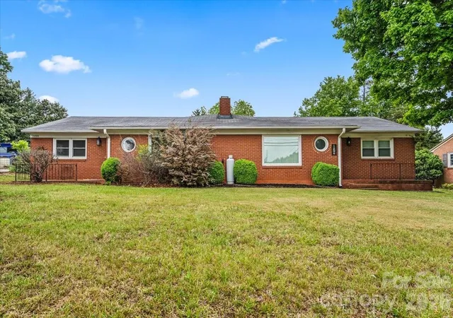 1204-w-5th-avenue-lexington-nc-27295/hzid_ad3ba065