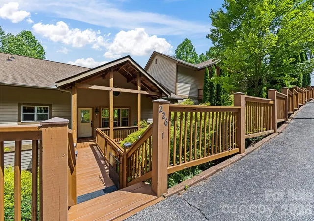 226-sawgrass-dr-whittier-nc-28789/hzid_e78c0730