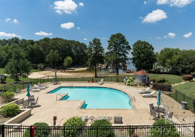 17919-kings-point-dr-k-cornelius-nc-28031/hzid_6c9927c7