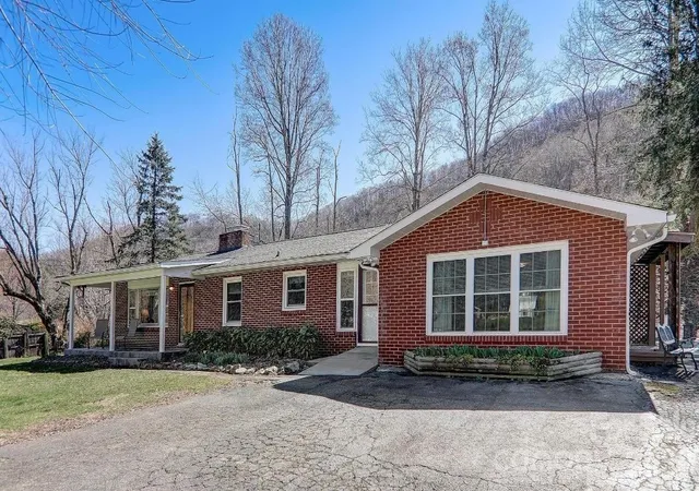 2541-dellwood-rd-waynesville-nc-28786/hzid_e4df9c8c