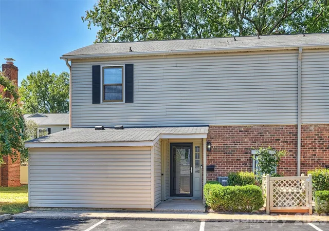 5915-quail-holw-rd-a-charlotte-nc-28210/hzid_fb4954ff
