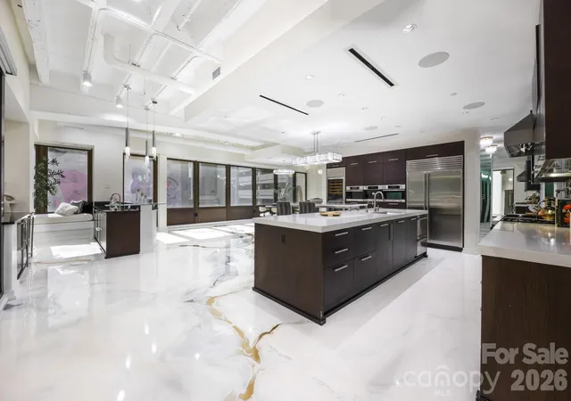 139-tryon-st-charlotte-nc-28202/hzid_c9b3f47d