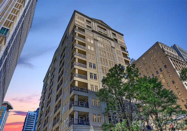 230-s-tryon-st-1105-charlotte-nc-28202/hzid_a00921a6