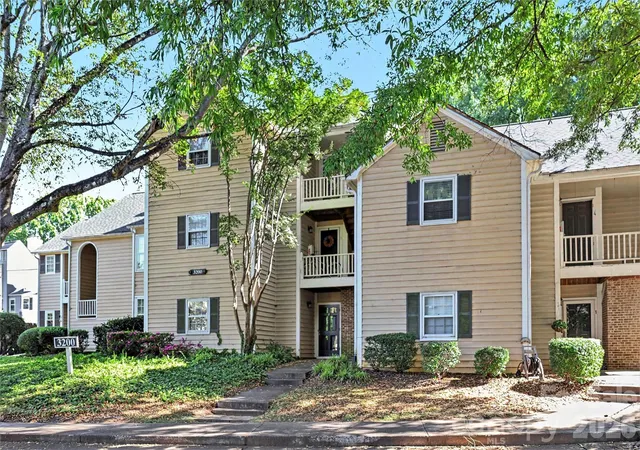 3200-selwyn-farms-ln-2-charlotte-nc-28209/hzid_f3c6770e